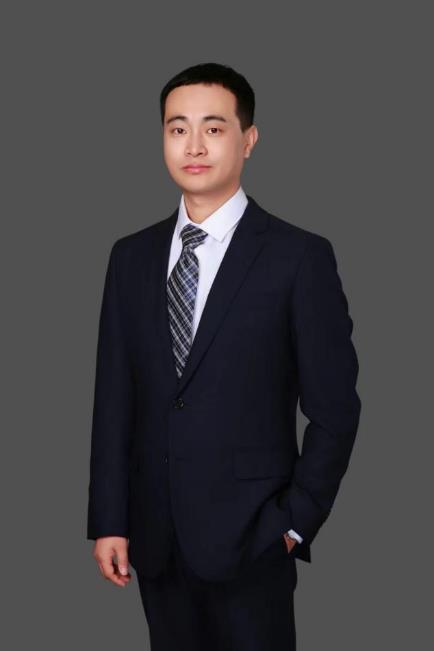 A person in a suit and tieDescription automatically generated