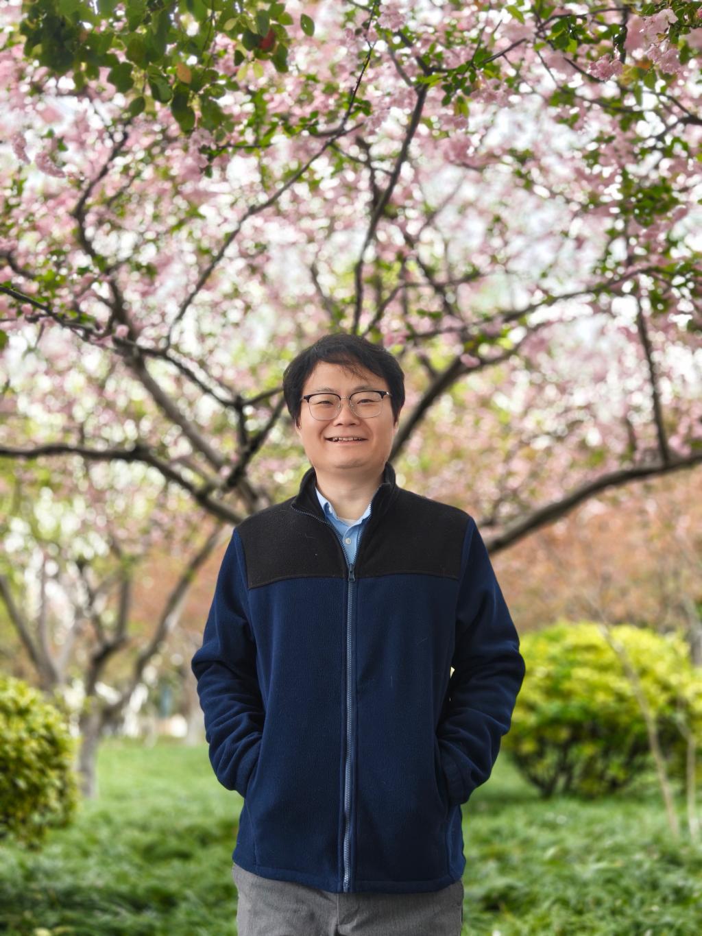 锁利铭